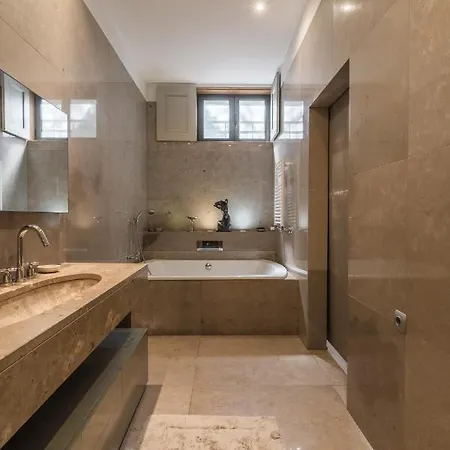 Luxury 4 Bedroom شقة