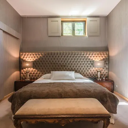 Luxury 4 Bedroom *