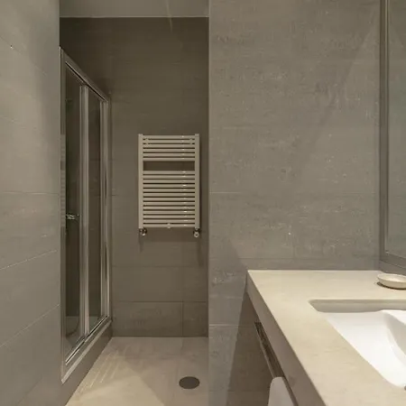 Luxury 4 Bedroom Apartamento *
