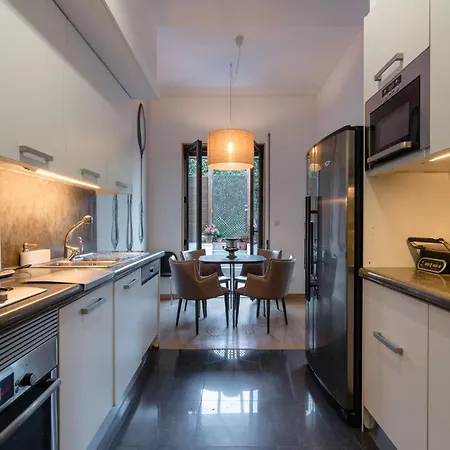 Luxury 4 Bedroom *