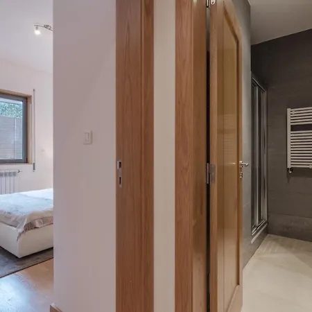 Luxury 4 Bedroom Apartamento *
